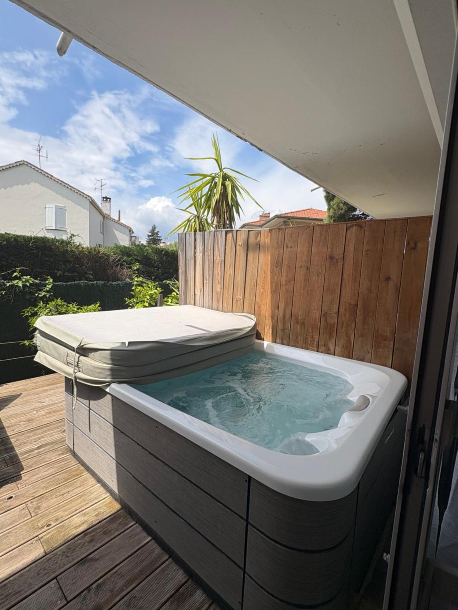 Otel Sable Et Soleil - Port, Et Jacuzzi Prive Fréjus